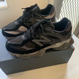 Sz. 11.5 Mens- Slightly New (Worn 1x)
9060 New Balance (Black) $130